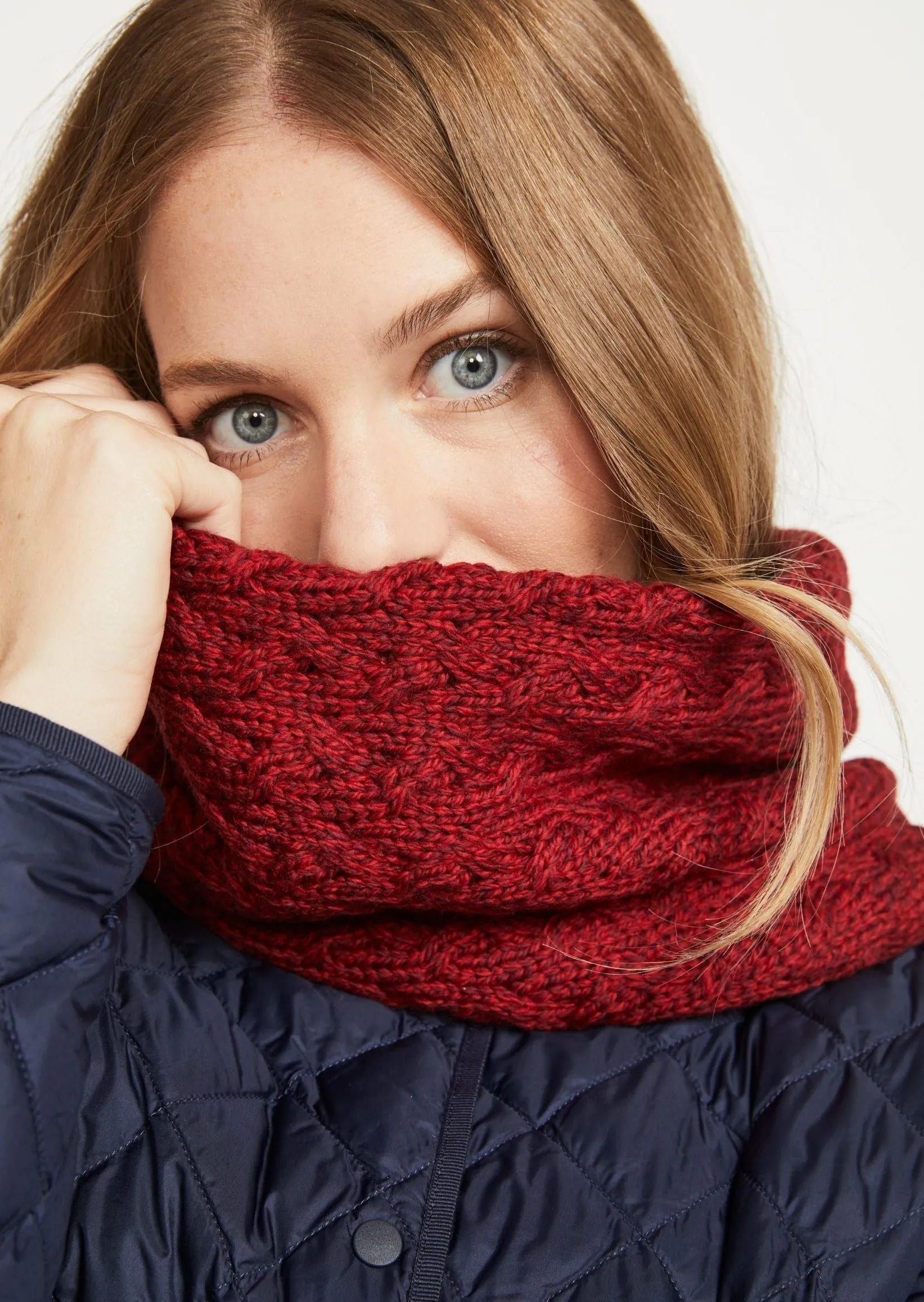 Aran Infinity Cable Scarf | Red