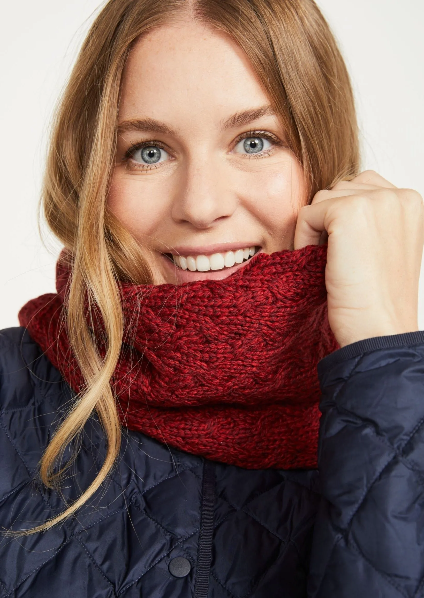 Aran Infinity Cable Scarf | Red