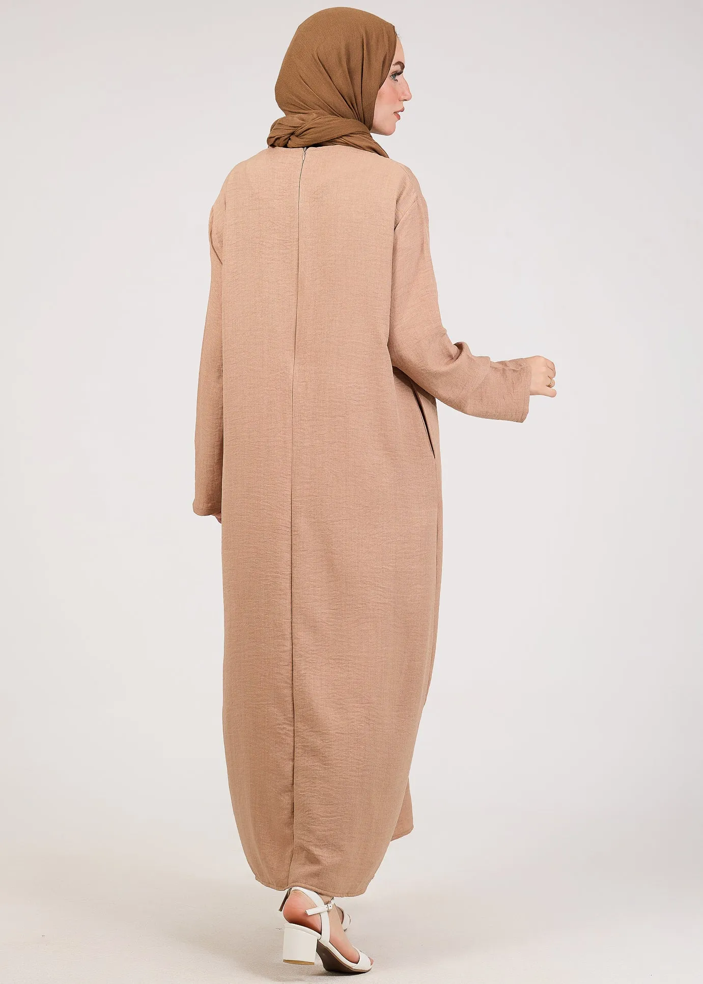 Khaki Kira loose slip dress with pockets in maxi length and with long sleeve