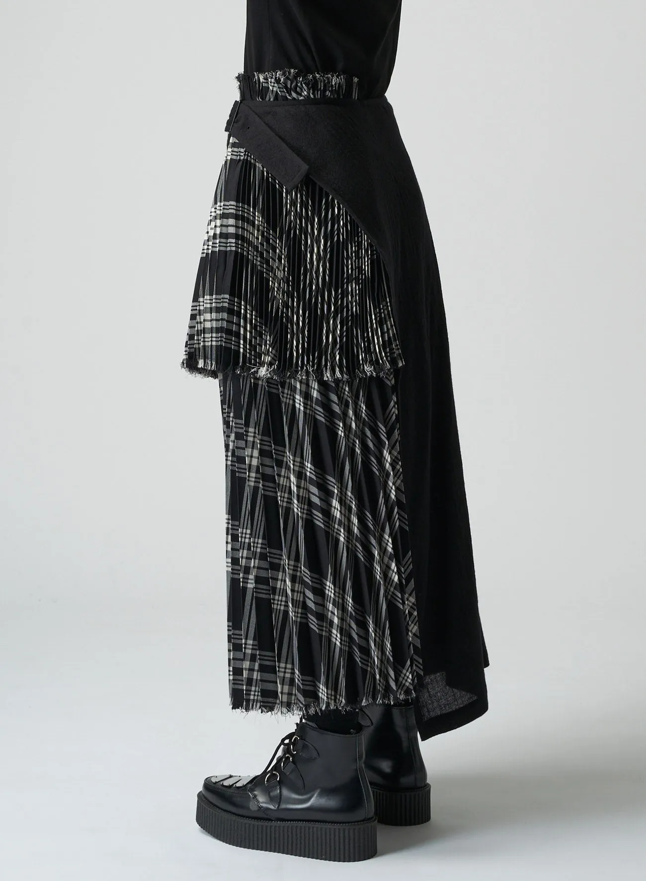 PLAID ASYMMETRIC PLEATED SKIRT