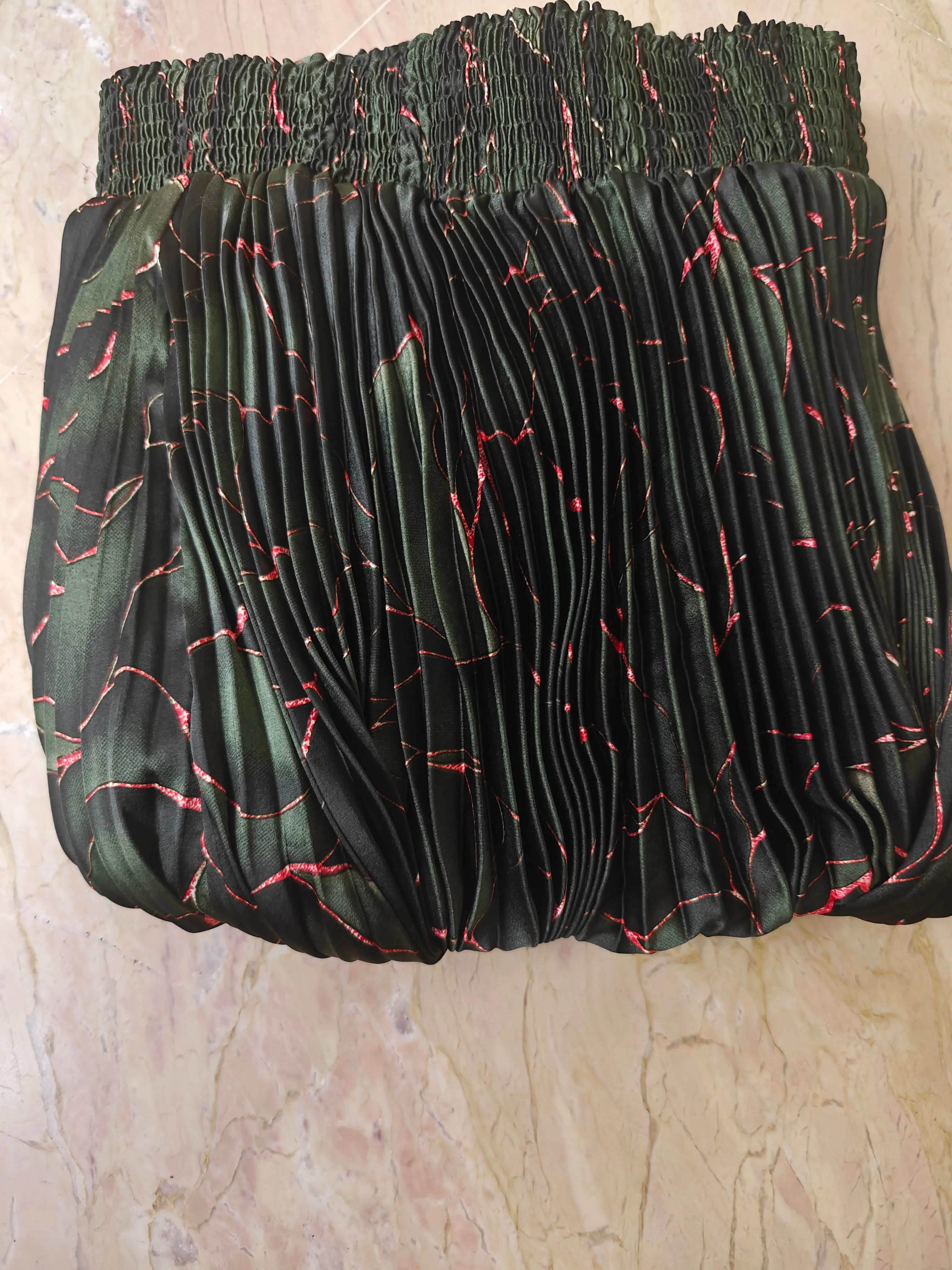 Satin Pleated Printed skirt