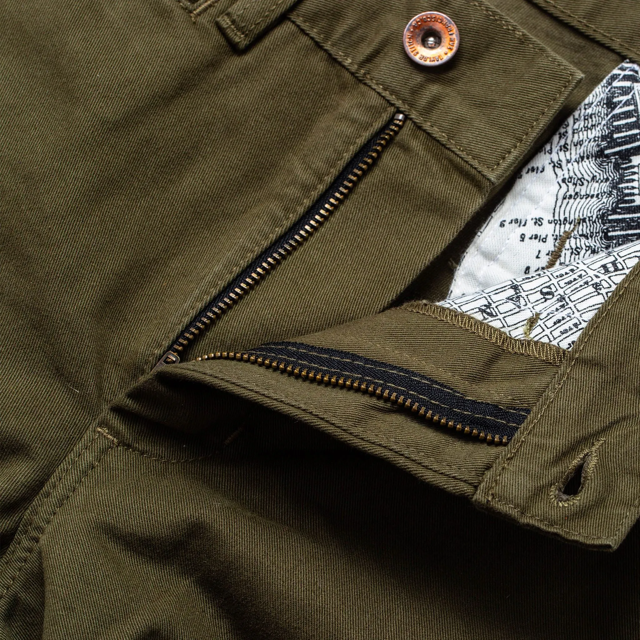 The Slim Chino in Organic Olive